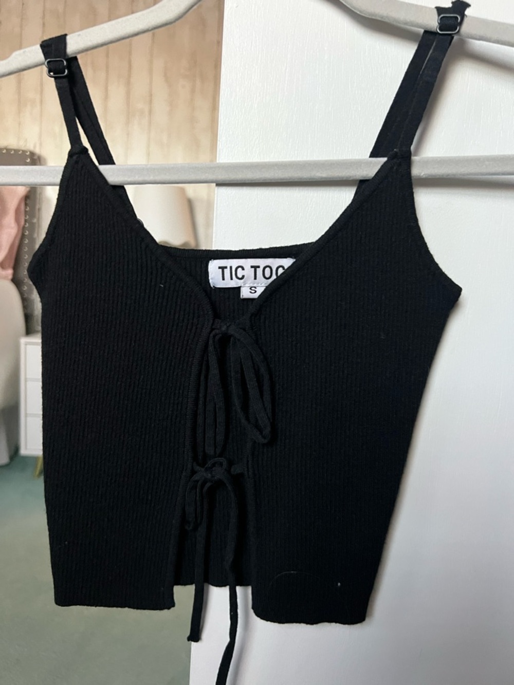 Black Ribbed Tie-Front Crop Tank